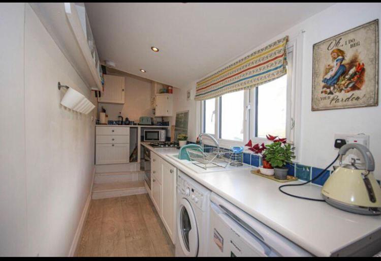 Light And Airy Central Lyme Regis Appartment With Parking Exterior foto
